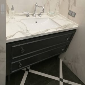 Классическая тумба в ванную комнату
